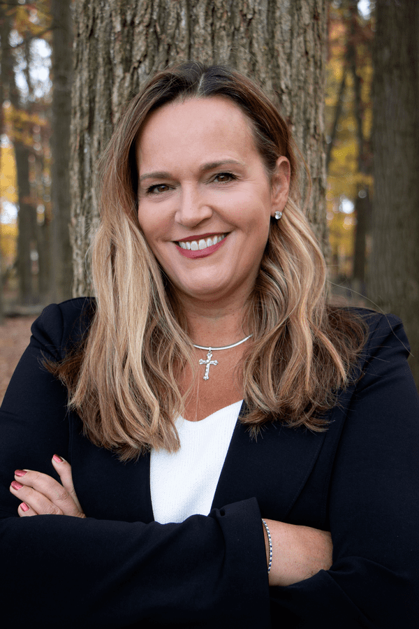 Real Estate Agent Alli Close